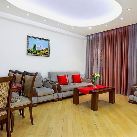 3 Bedroom Apartment Near Republic Square Ереван Экстерьер фото